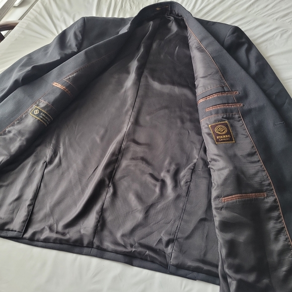 Man's full suite. - Picture 6 of 11